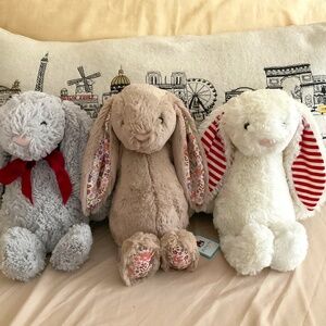 Jellycat Blossom Beige “Petal” NWT Medium Bunny